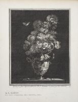 Une vase de fleurs